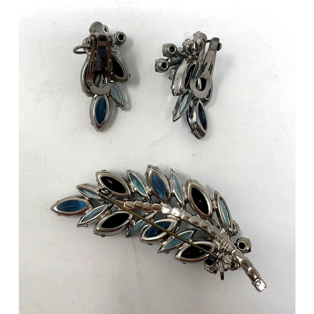Juliana D&E Vintage Blue Iridescent Rhinestone Leaf Brooch and Clip Earrings - Picture 2 of 4